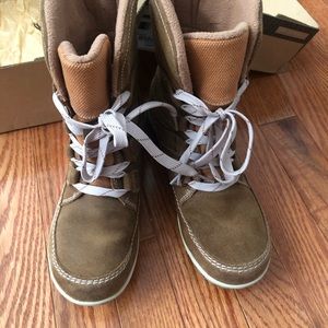 Sorel Etilaria - little burgundy